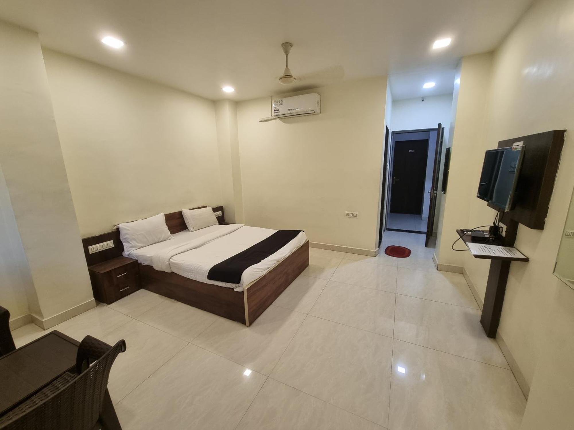The Living Space Lonavala Exterior foto