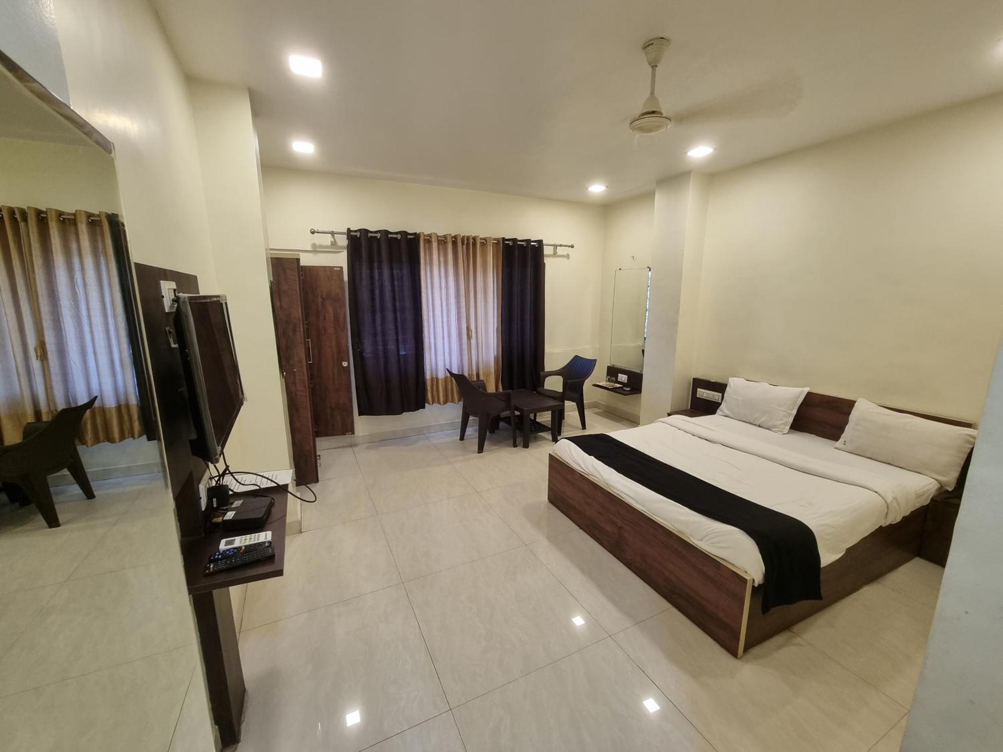 The Living Space Lonavala Exterior foto